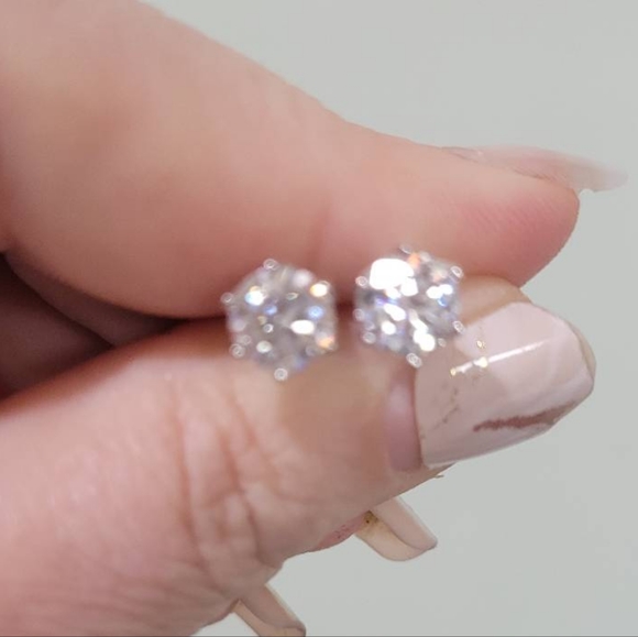 2cwt vvs1 color D 6.5mm Round moissonite diamond studs W certificates - Picture 3 of 17